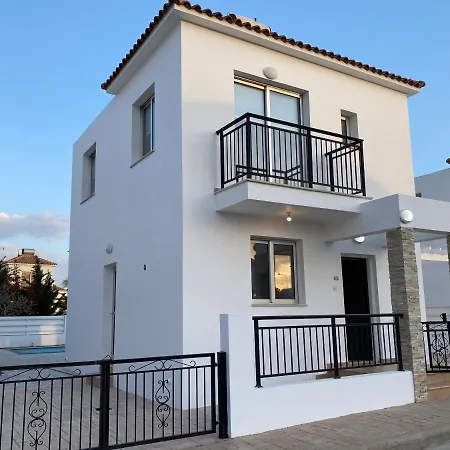 3-bedroom With Swimming Pool 1km From Beach Willa