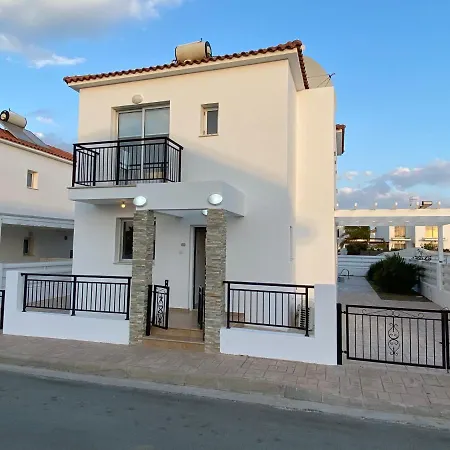 3-bedroom With Swimming Pool 1km From Beach Willa *