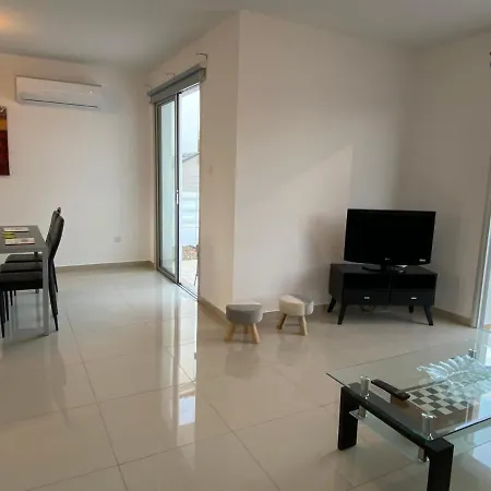 3-bedroom With Swimming Pool 1km From Beach *