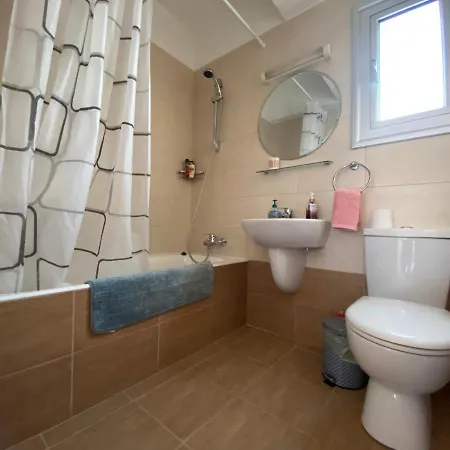 3-bedroom With Swimming Pool 1km From Beach *